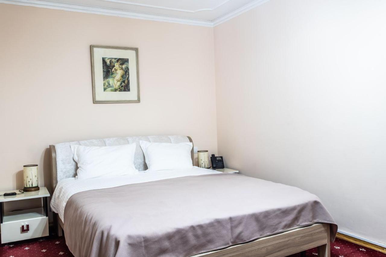 Star Rent Hotel Кишинёв Экстерьер фото